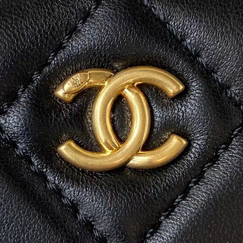TOP CHANEL AP2303 Makeup Small Box Gold Chain 17*9.5*8cm - Black