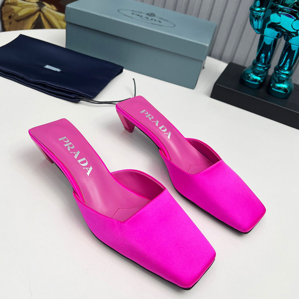 Prada Casual Flip Flops With Flat Heads Slide Sandal (Replica)