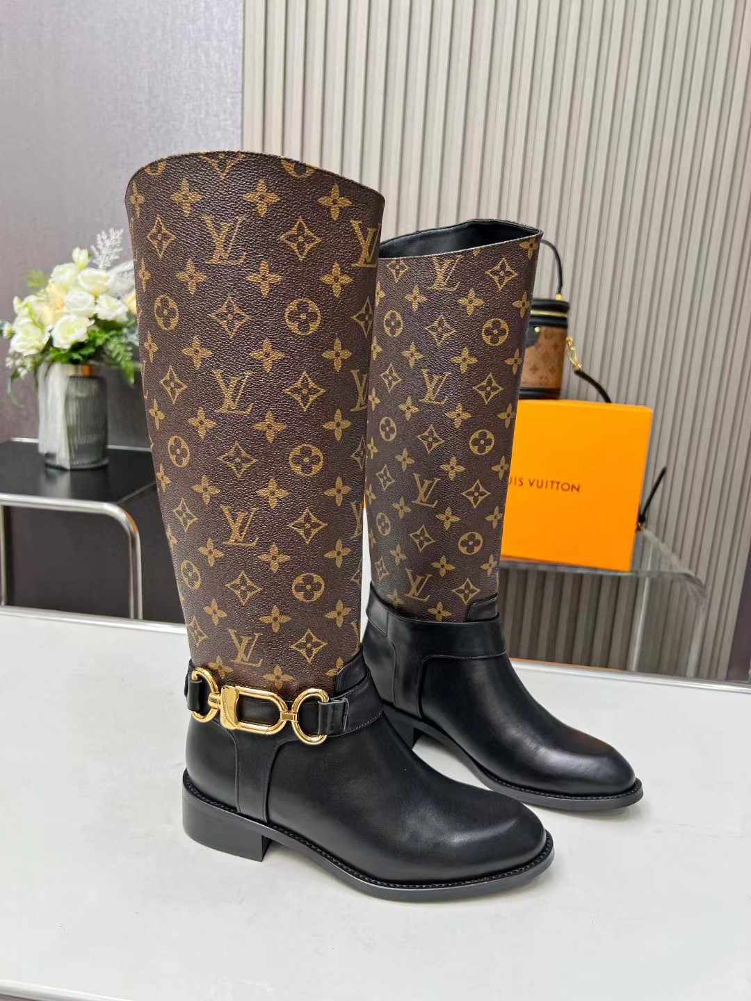 TOP Louis Vuitton LV Leather Sleeve Boots