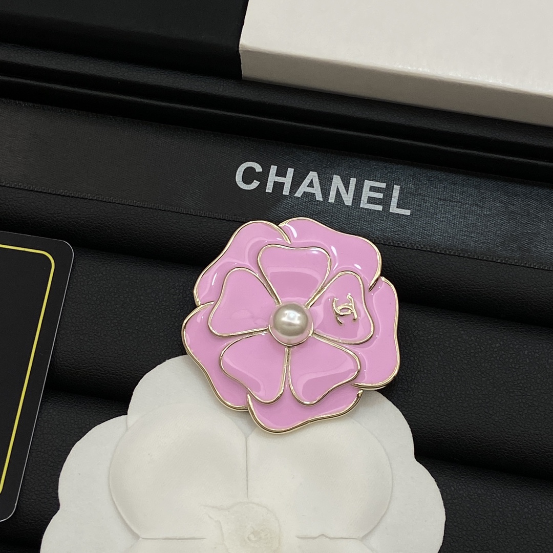 TOP CHANEL CC Brooch - 2 Colors