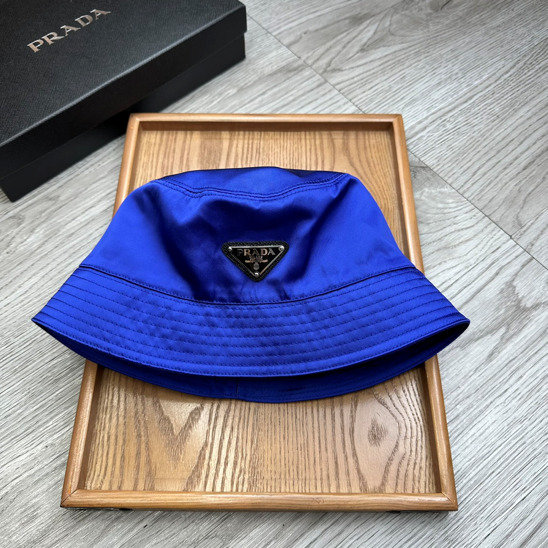 Prada Flat Top Classic Triangle Labeled Iron Fisherman's Hat Sunhat （Replica）