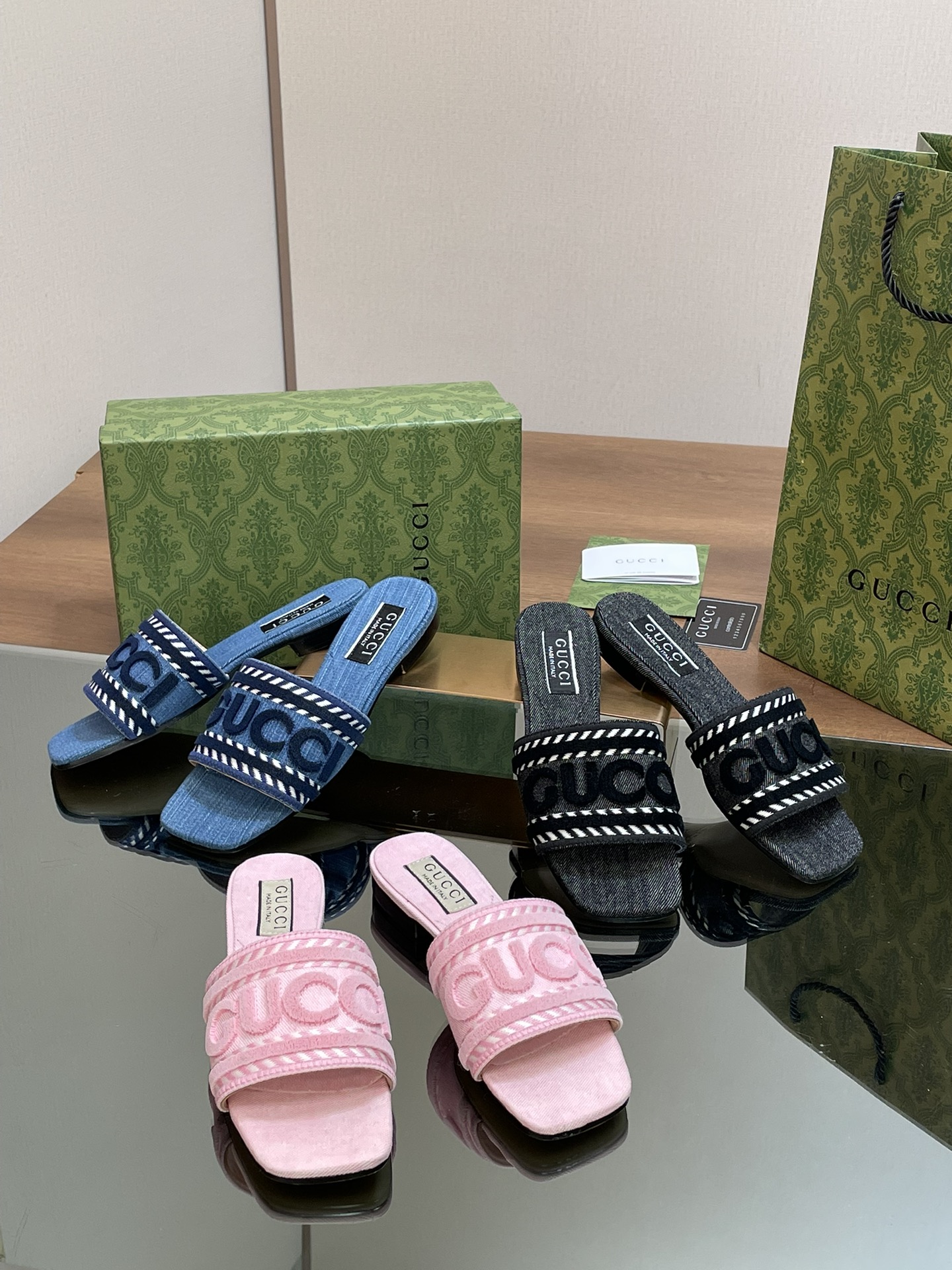 TOP GUCCI Embroidered Denim GG Slippers - 3 Color