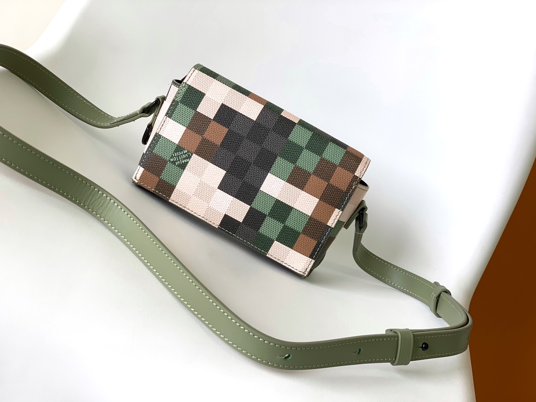 TOP Louis Vuitton LV Monogram Eclipse Canvas Steamer Mini Handbag 18x11x6.5cm - Green
