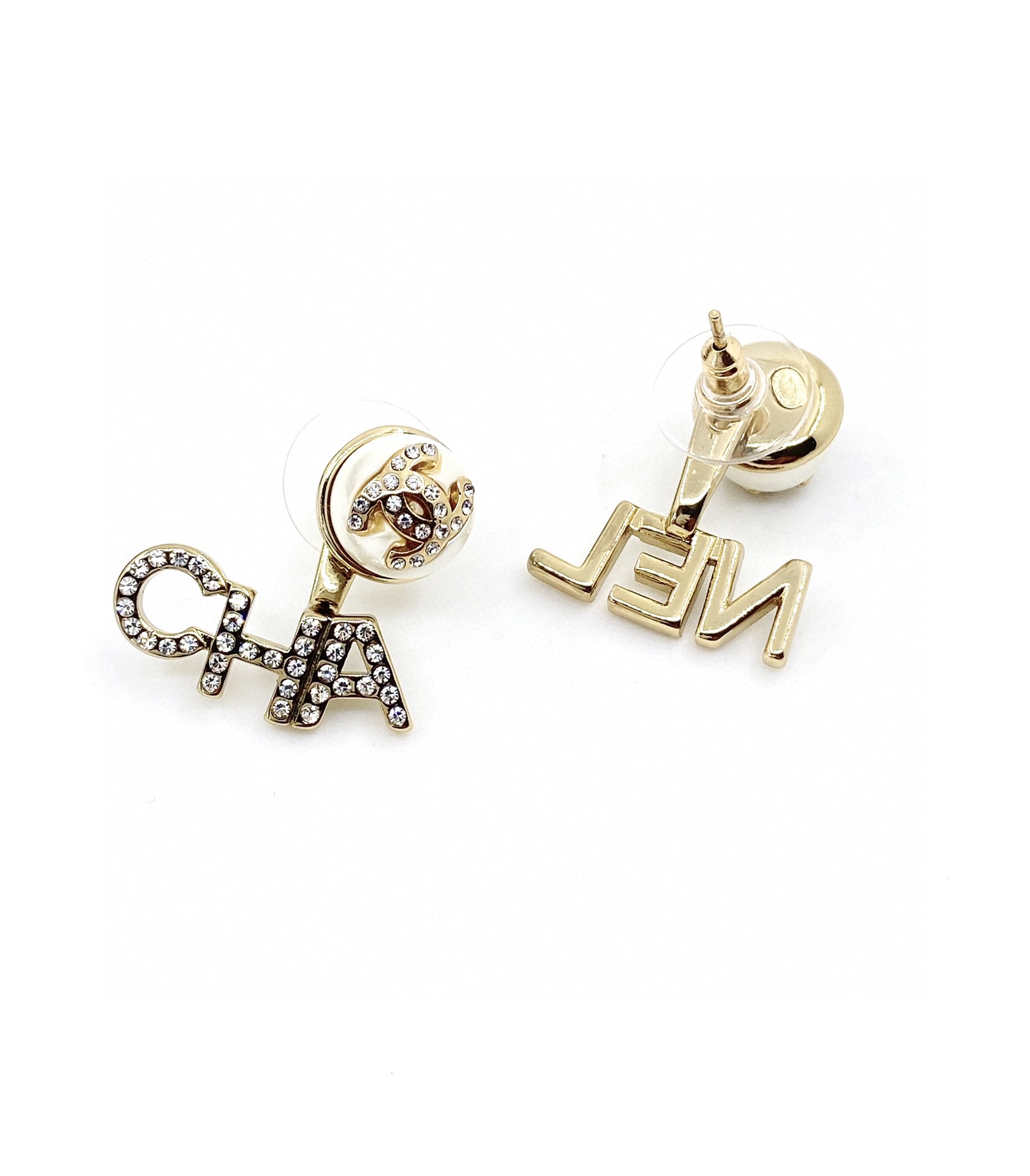 TOP CHANEL Diamond Logo Pearl Letter Stud Earrings