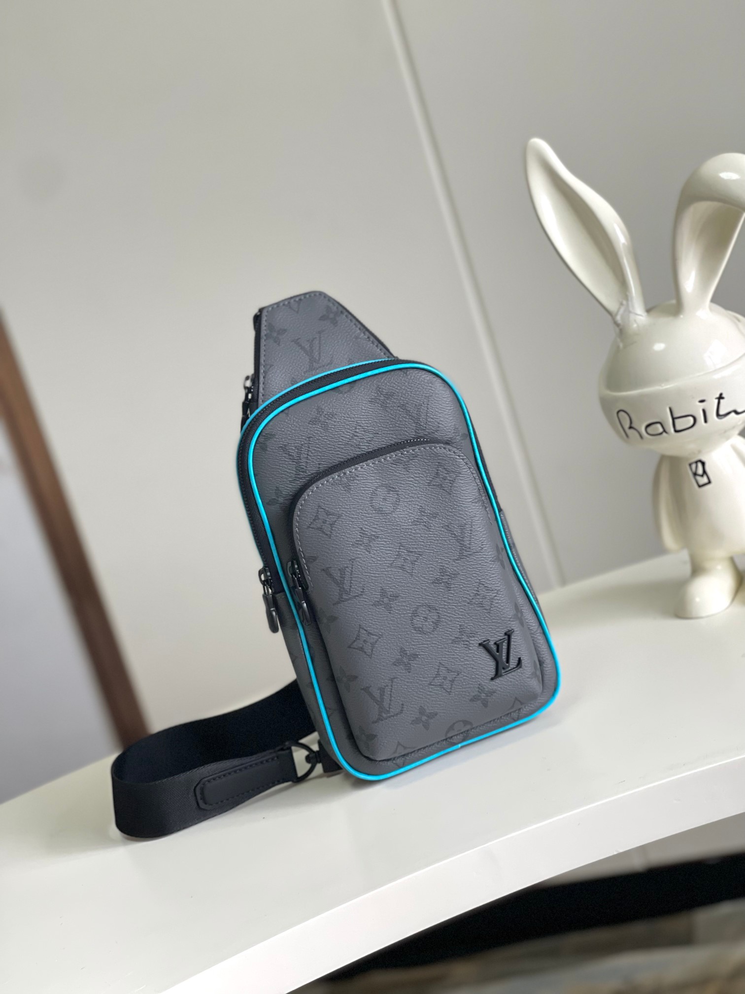 TOP Louis Vuitton LV Avenue Slingbag PM 16 x 33 x 5.7cm-Black