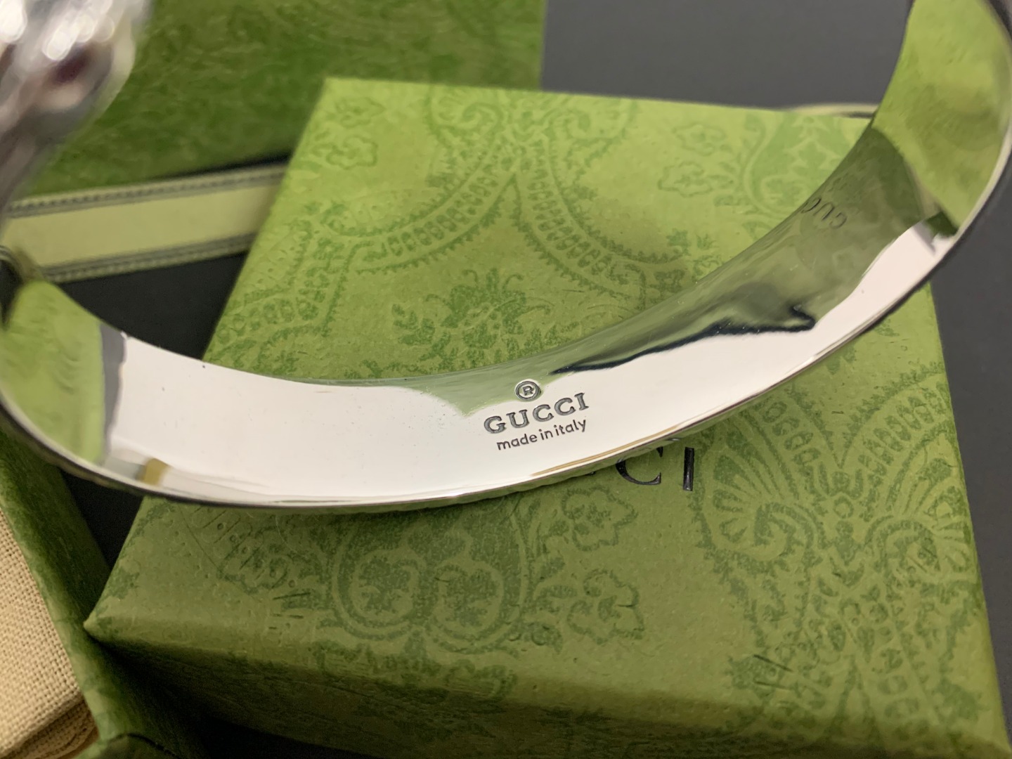 TOP GUCCI Open Bracelet - Silver Color