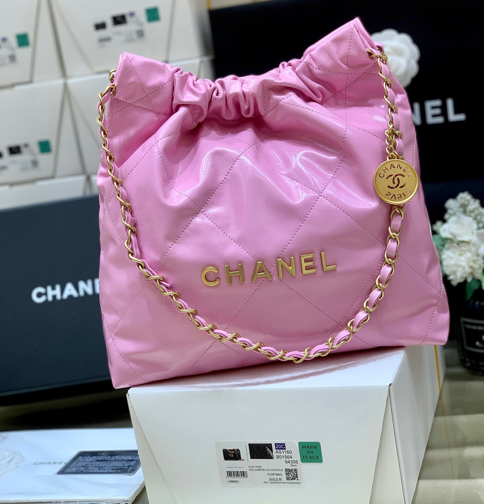 TOP CHANEL 22 Bag Small 35cm - Pink & GHW