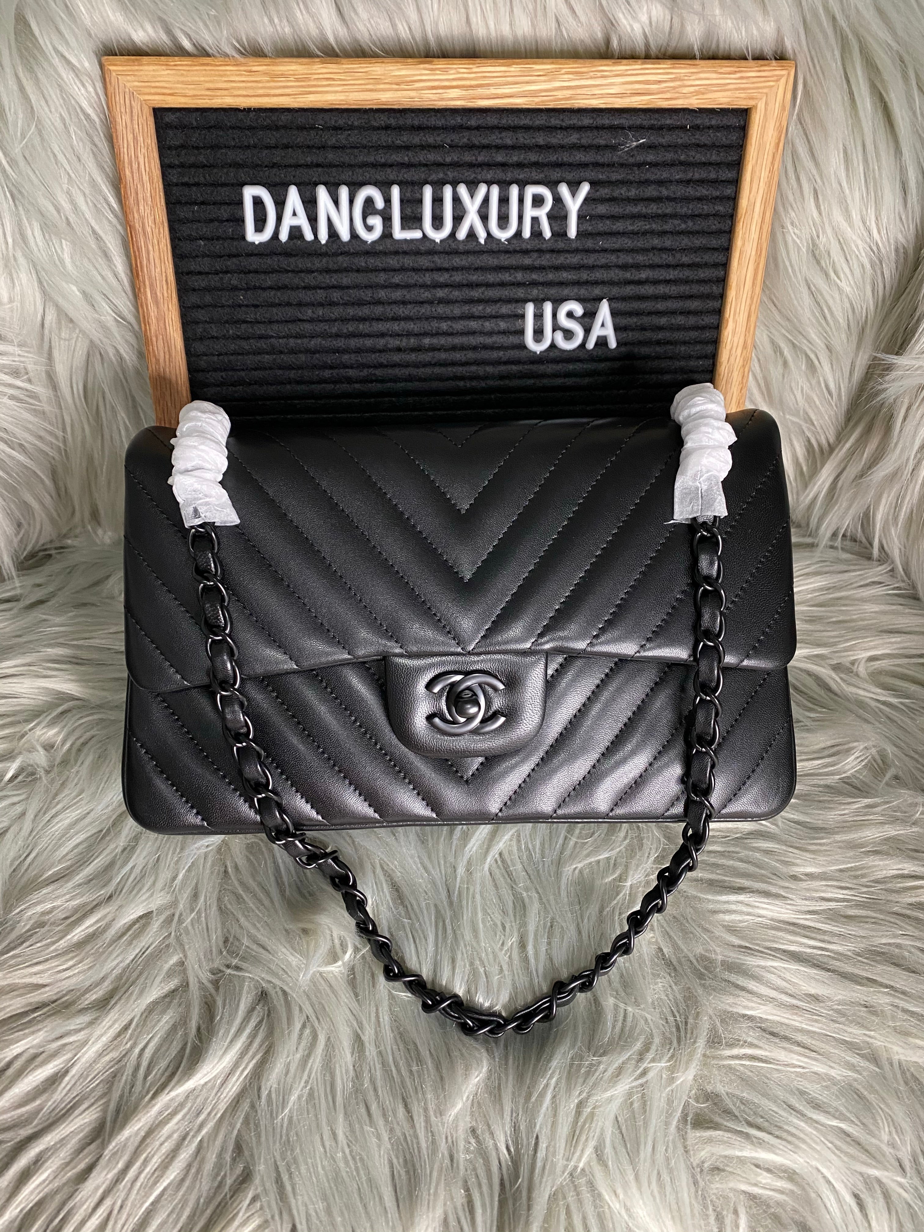 TOP CHANEL Classic Flap Bag Chevron Lambskin Medium 25.5cm – All Black