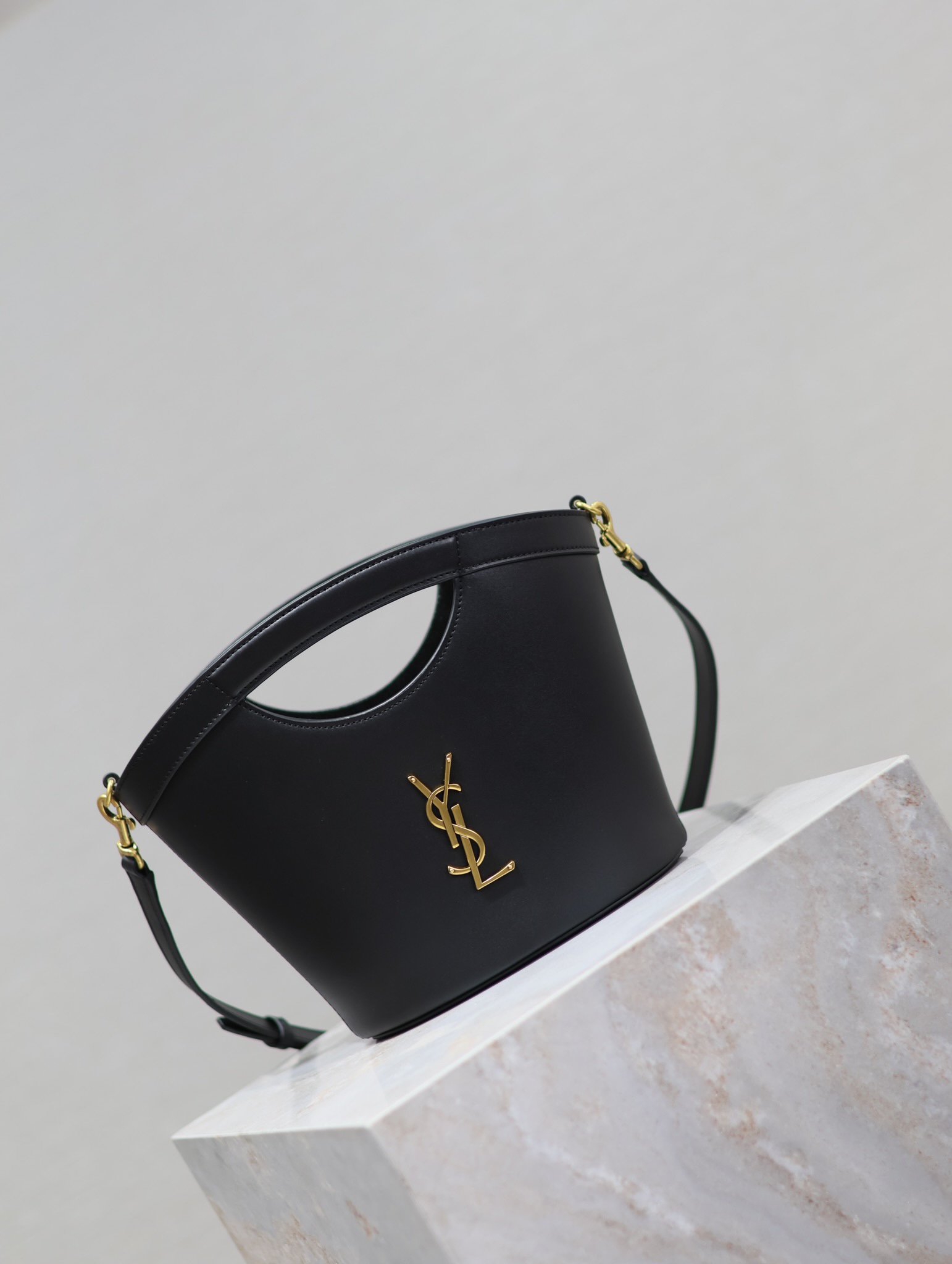 TOP Yves Saint Laurent YSL New Tote Fan-Shaped Vegetable Basket Bag 30X20X10.5cm - Black&GHW