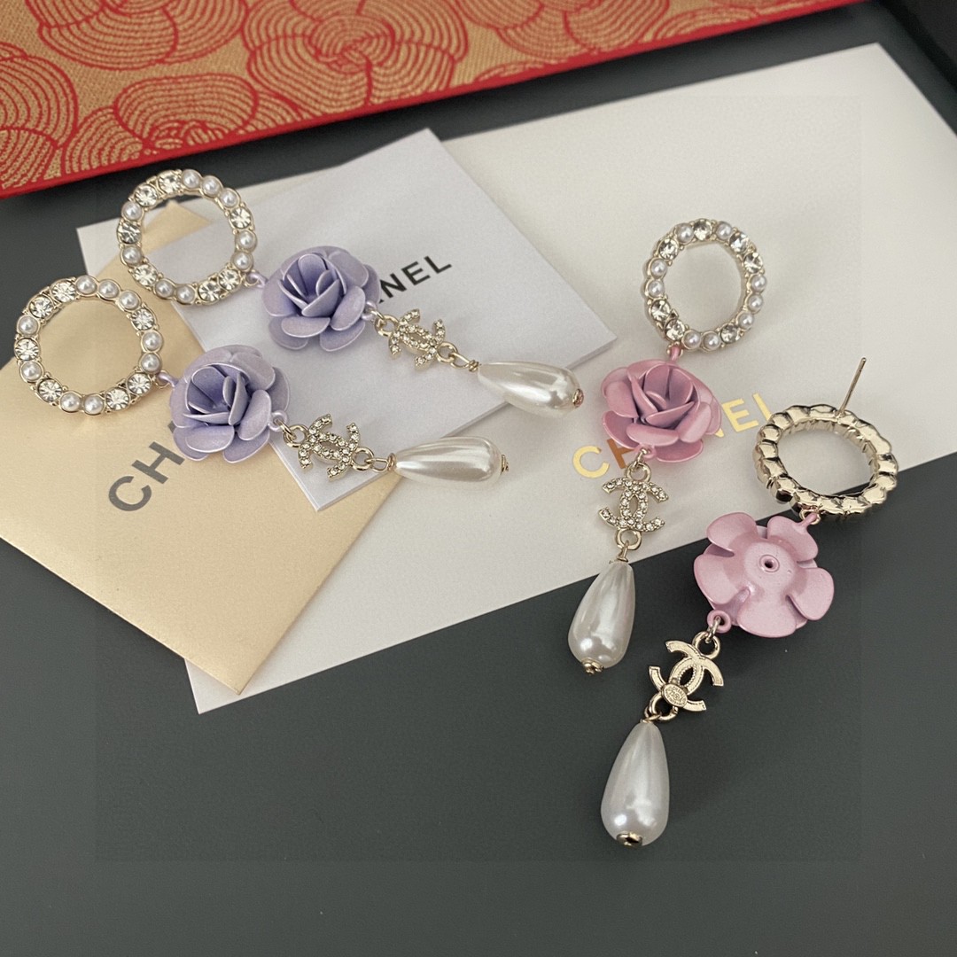 TOP CHANEL Flower Pearl Stud Earrings - 2 Colors