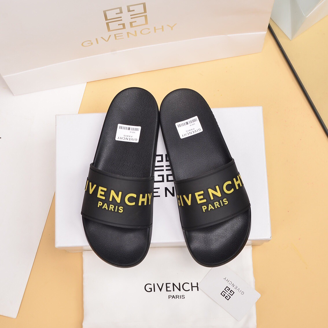 Givenchy Rubber Logo flip-flops Slide Sandal(Replica)