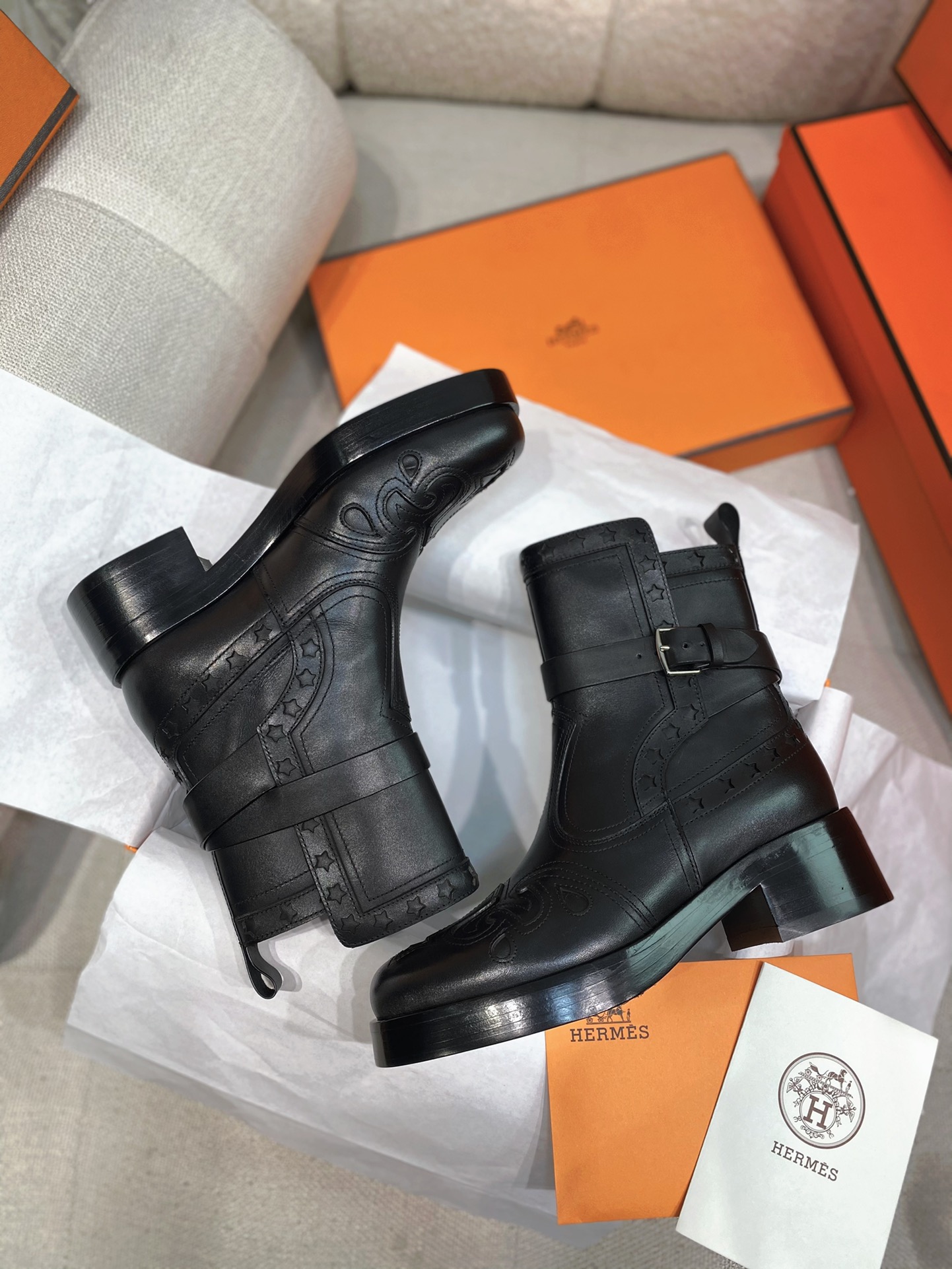 TOP HERMES 4.5cm Mid Heel Cowhide Embroidered Boots - Black