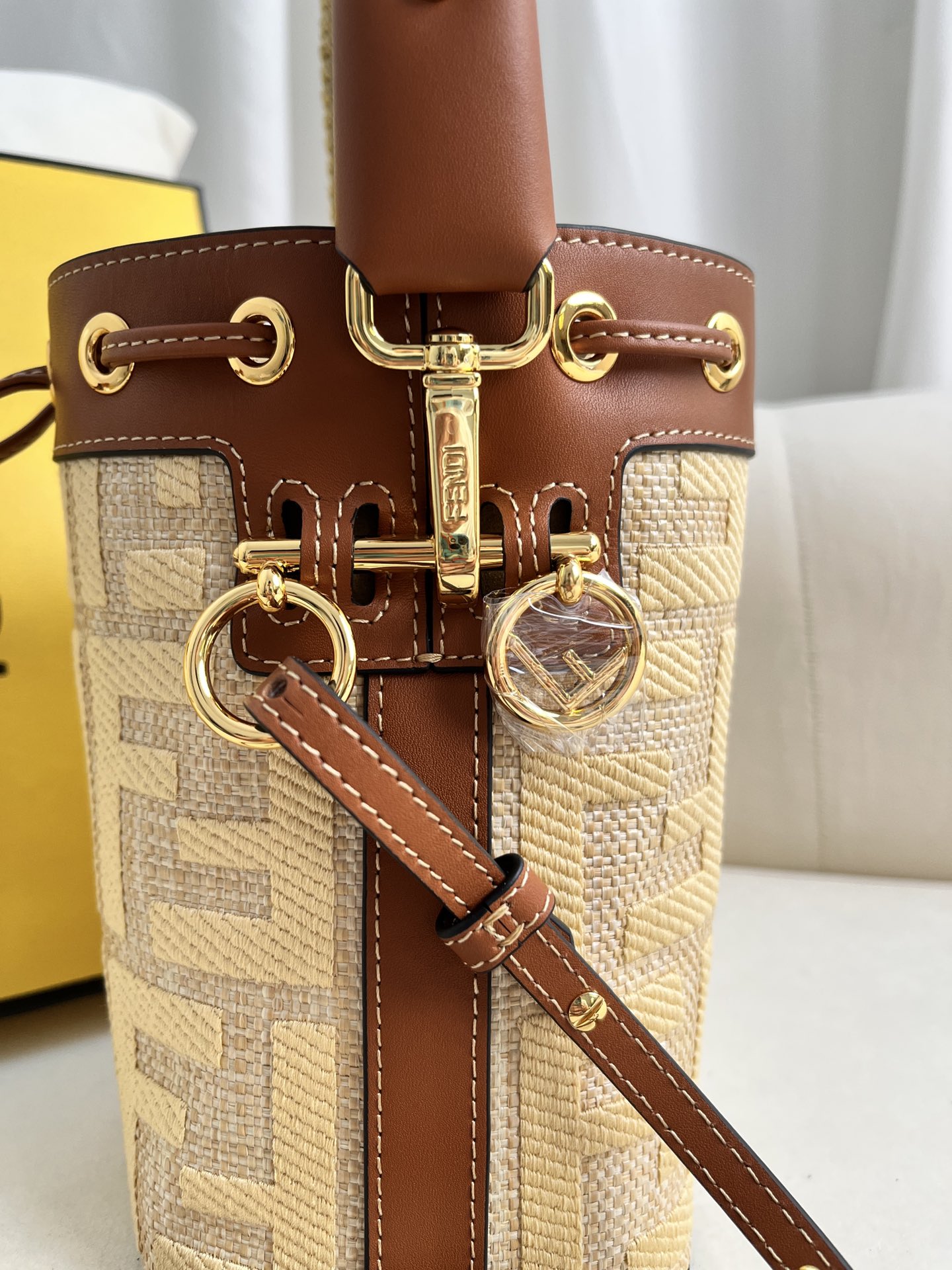 TOP FENDI Mon Tresor Calfskin/Straw Bag 18x12x10cm - Brown