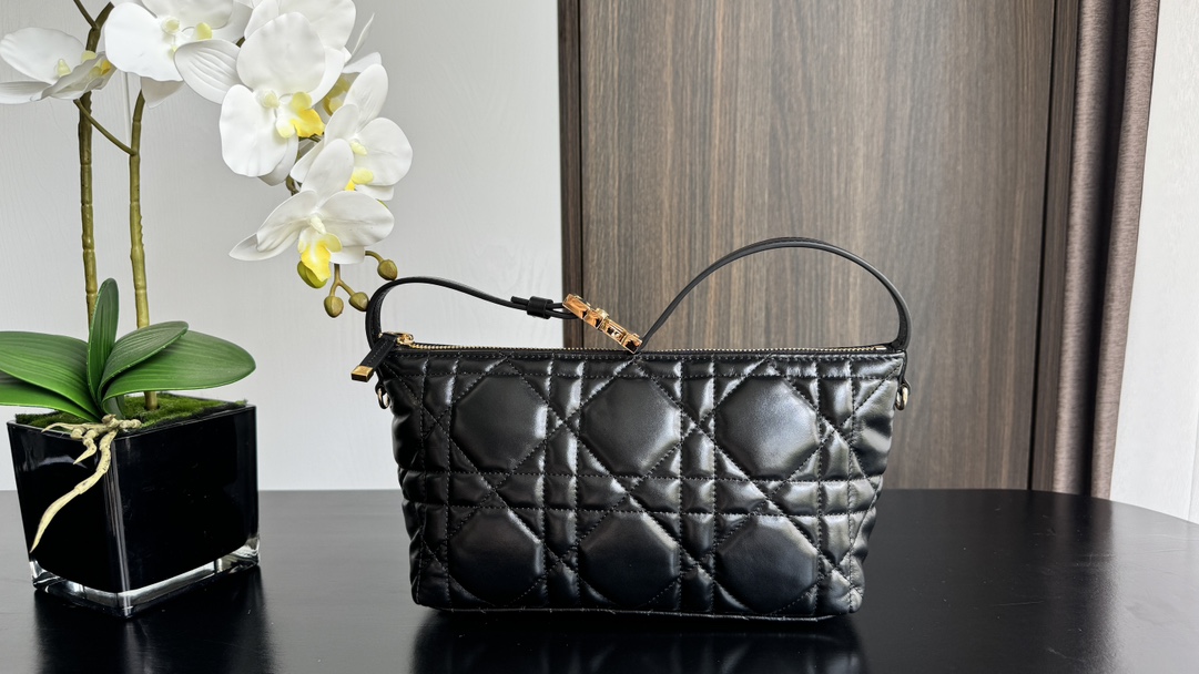 TOP Christian Dior Calfskin Macrocannage Medium Diortravel Nomad Pouch Latte 22*13*9.5cm -2 Colors