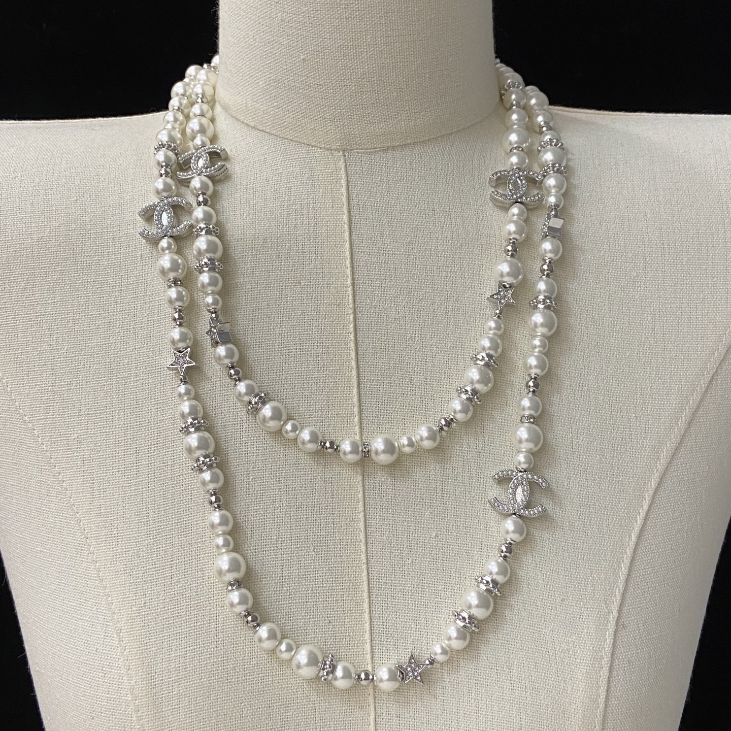 TOP CHANEL Pearl Long Necklace - Silver