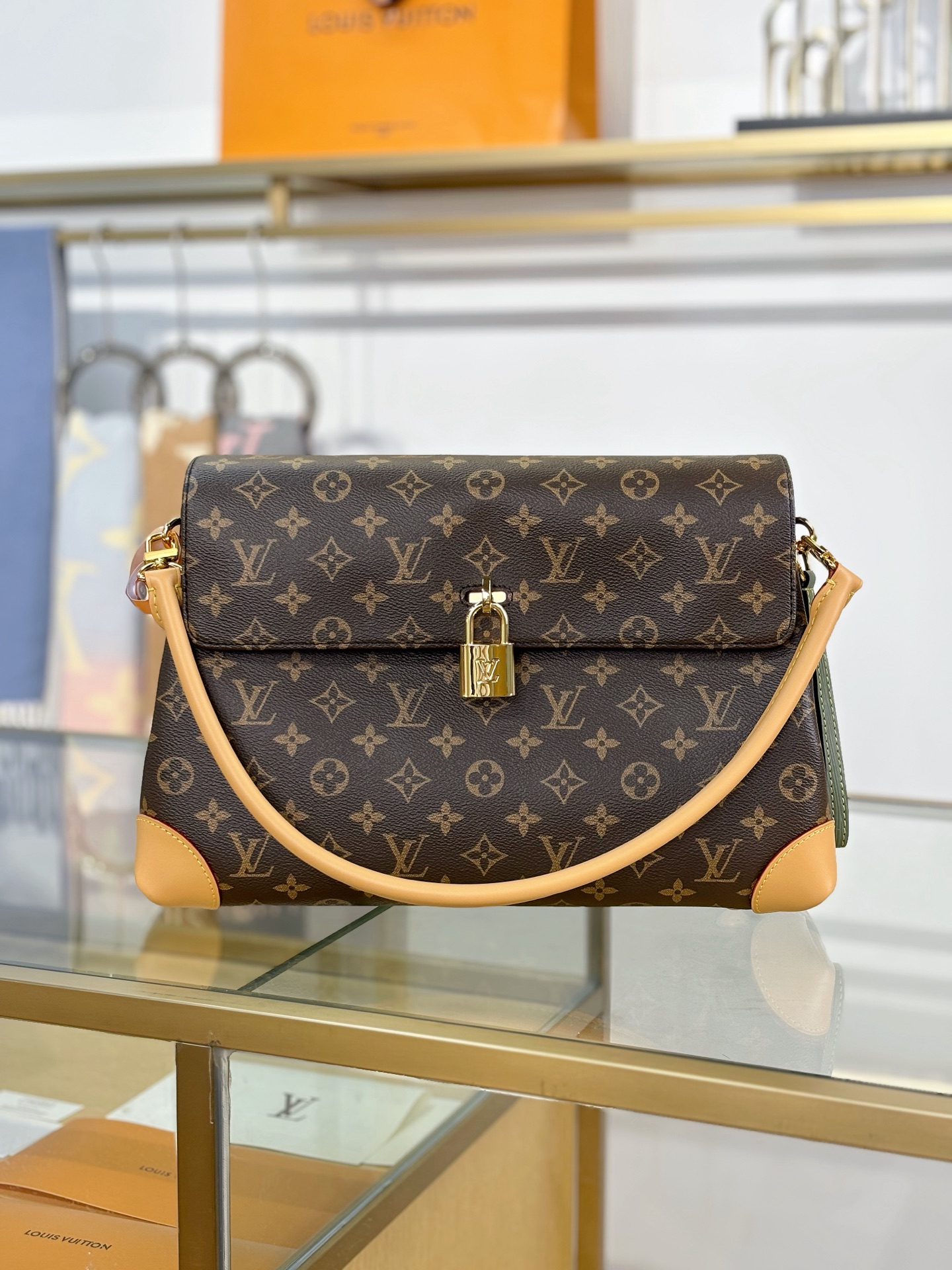 TOP Louis Vuitton LV Hide Away Medium-Sized Handbag 36x26x18cm - Brown