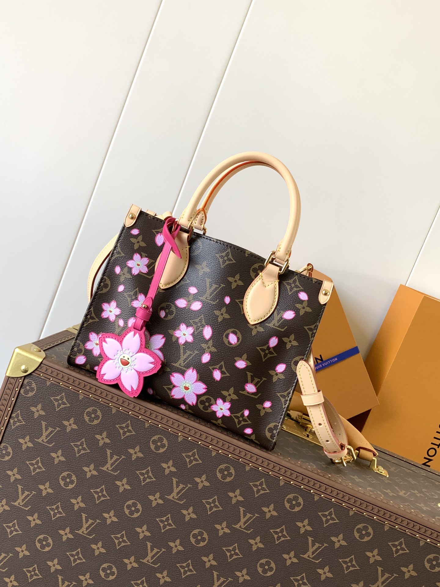 TOP Louis Vuitton LV On The Go Bag with Cherry Blossom Pattern 25x19x11.5cm - Brown