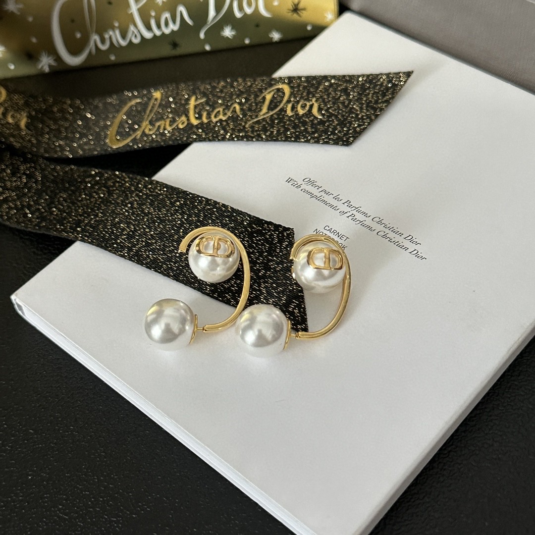 TOP Christian Dior Pearl Earrings - Gold