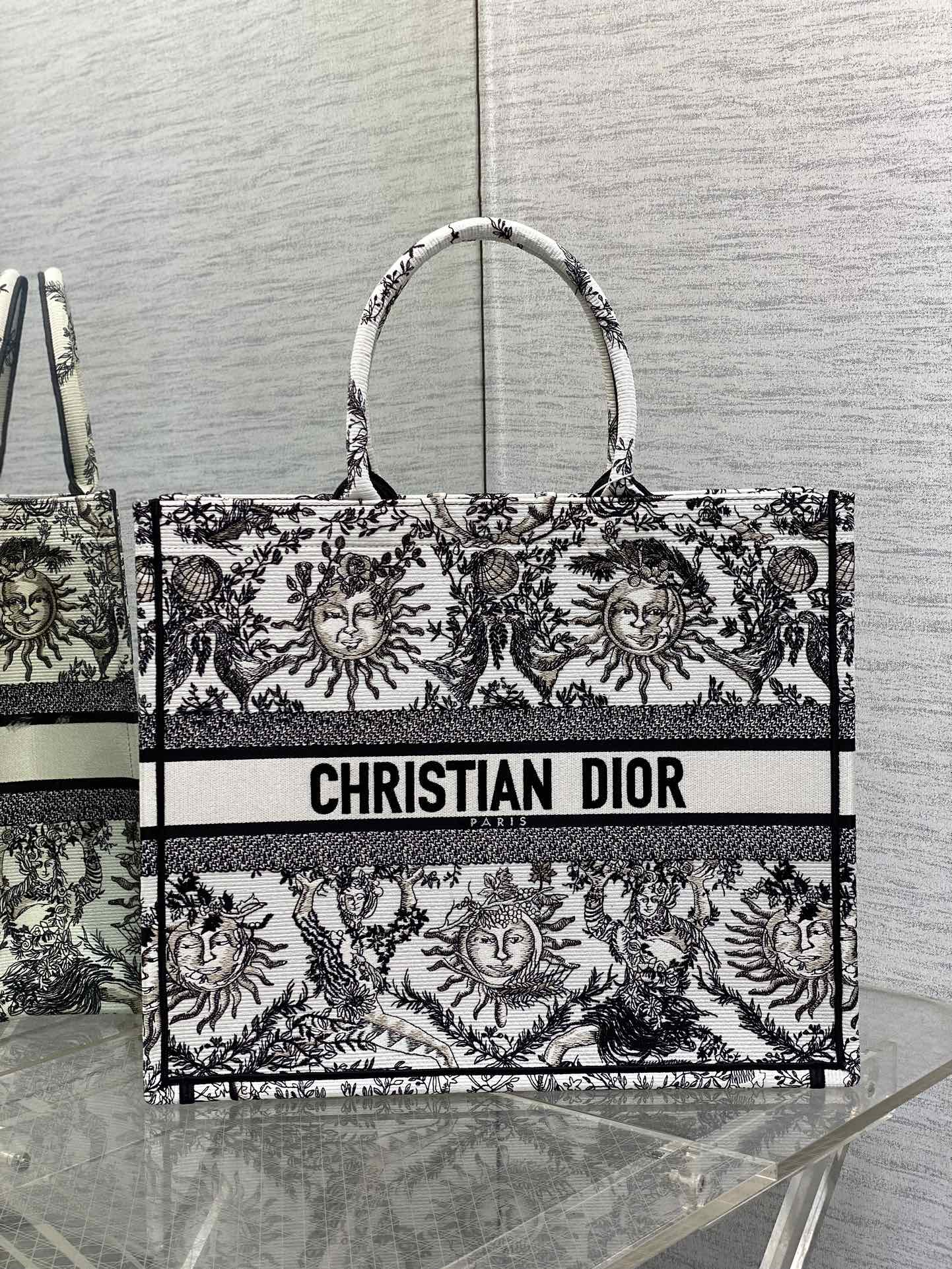 TOP Christian Dior Embroidered Sunflower Book Tote Bags 36*18*28cm/41*35*18cm - 2 Sizes