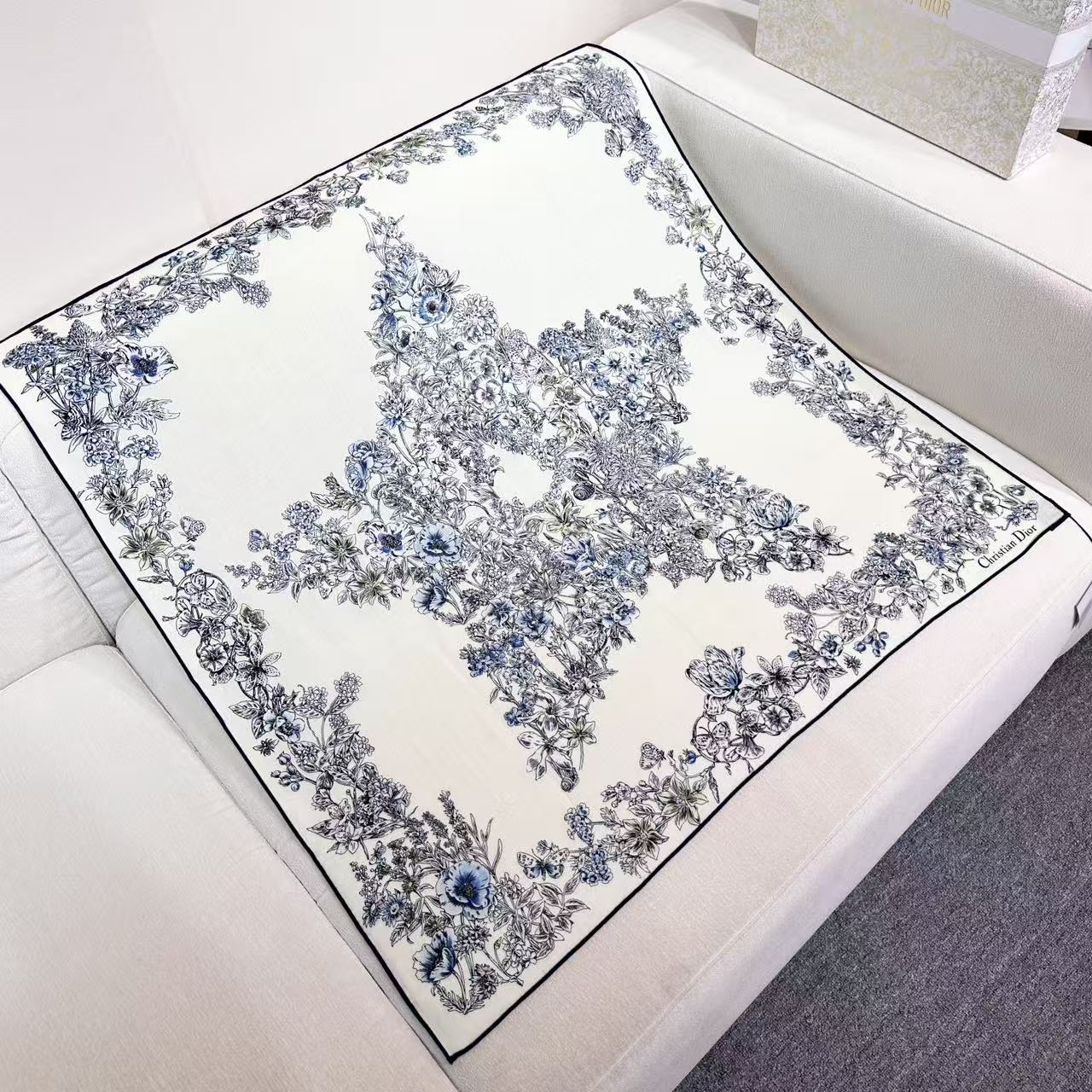TOP Christian Dior Double-sided 70% Cashmere + 30% Silk Velvet Square Scarf 90 x 90 cm - 2 Colours