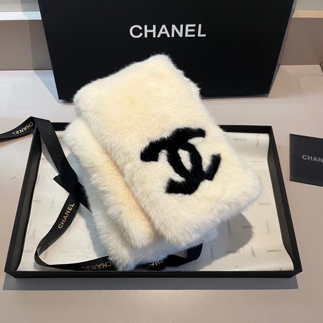 TOP CHANEL Cashmere Scarves 90 cm