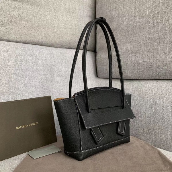TOP Bottega Veneta BV  Arco 33 Bag Grainy Calfskin - Black