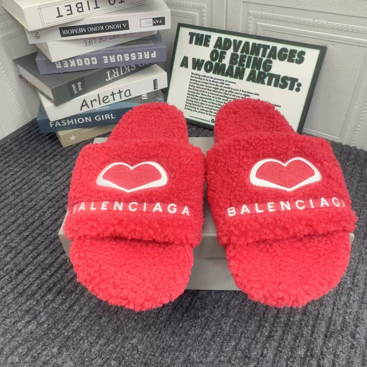 Balenciaga Fluffy Slippers(Replica)