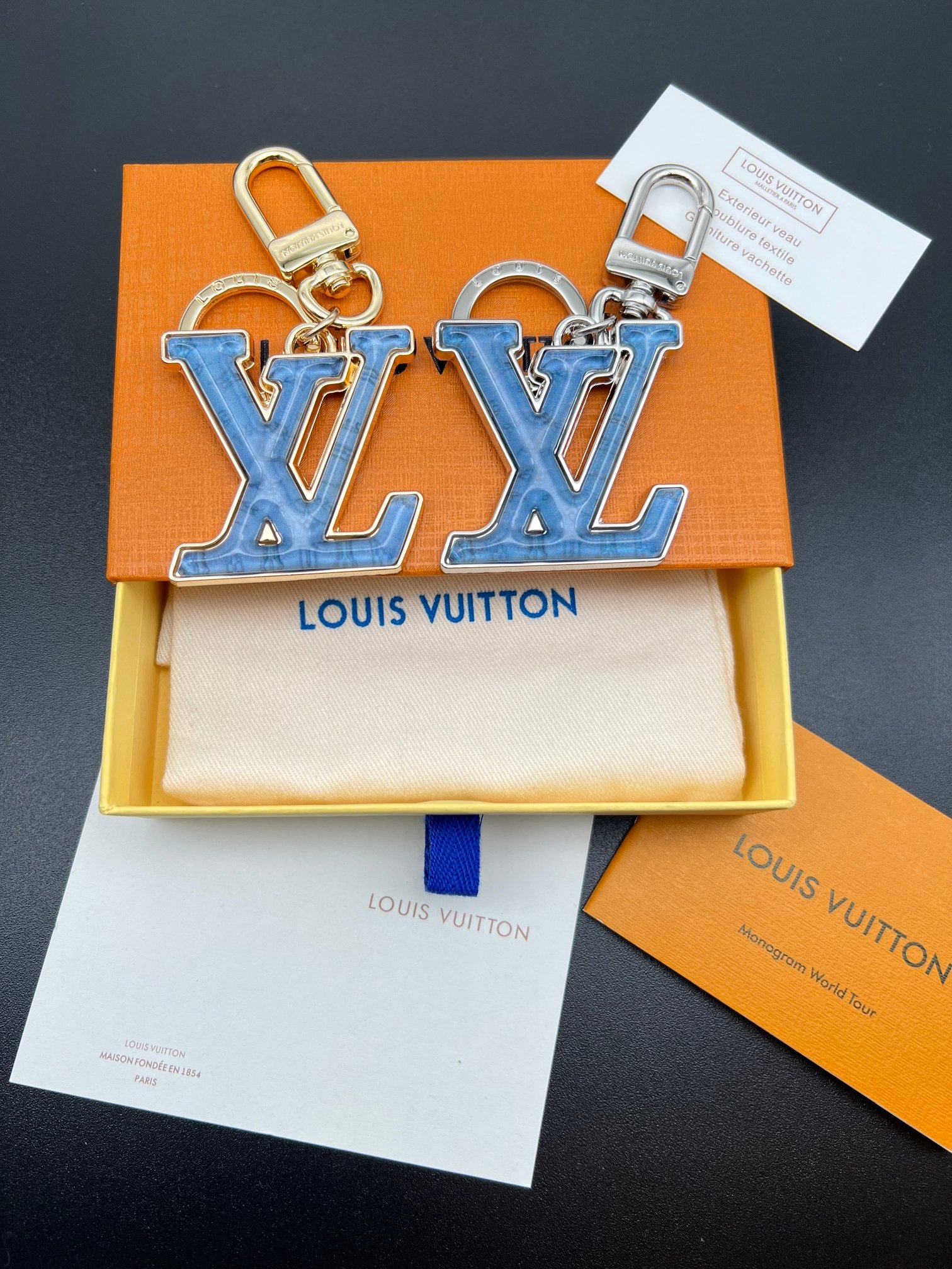 TOP Louis Vuitton LV Keychain - 2 Colors
