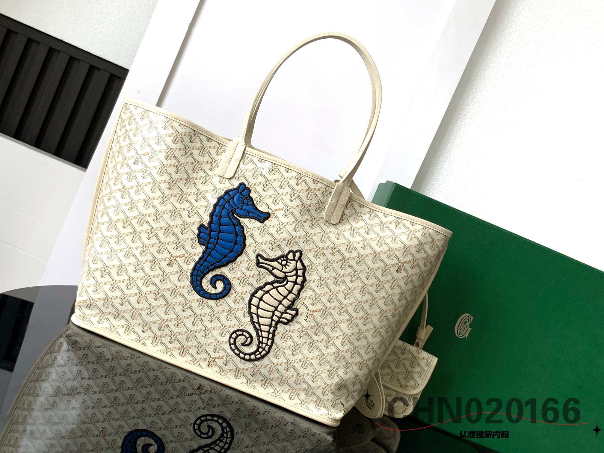 TOP Goyard Anjou  Seahorse Embroidery Tote Bag 28 x 15 x 47 cm- White