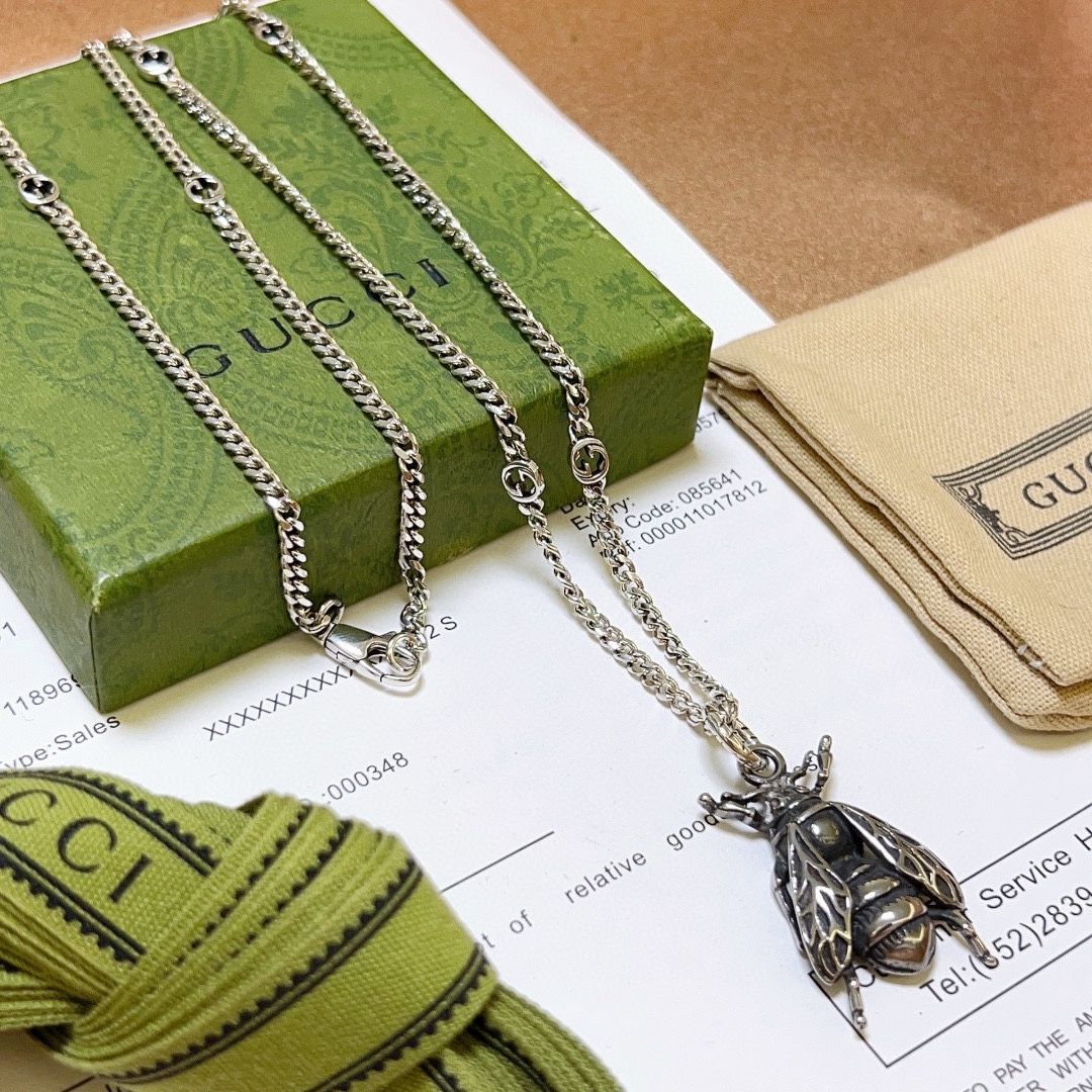 TOP GUCCI Bee Necklace