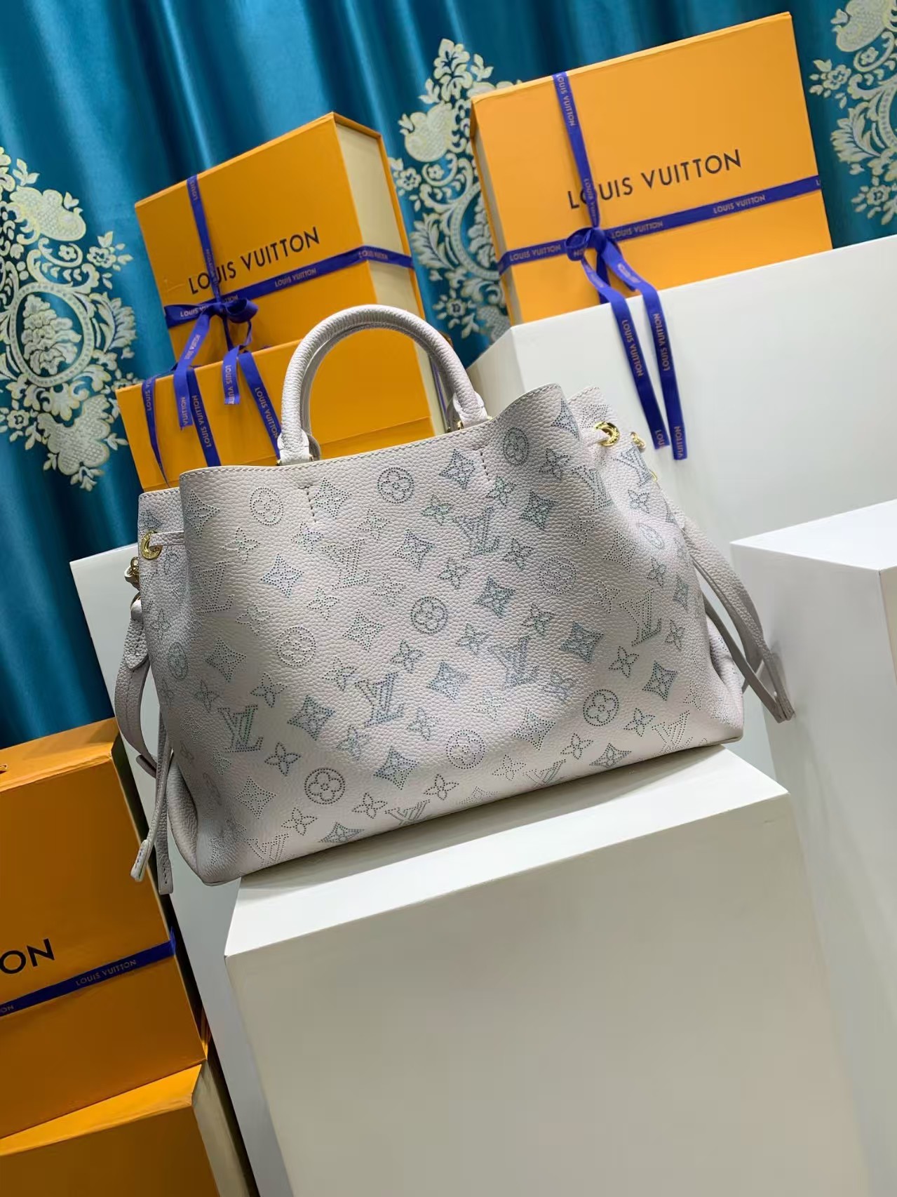 TOP Louis Vuitton LV Bella Tote Bag 23x13x32cm - Light Gray
