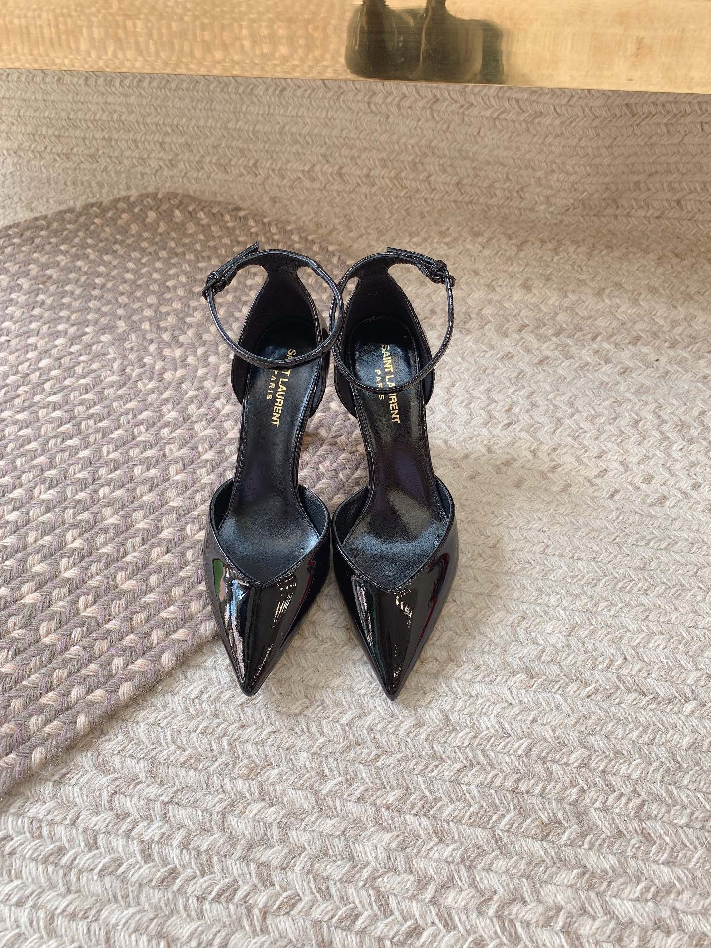 TOP Yves Saint Laurent YSL Cow Patent Leather Hollow High Heels - 10.5cm - Black