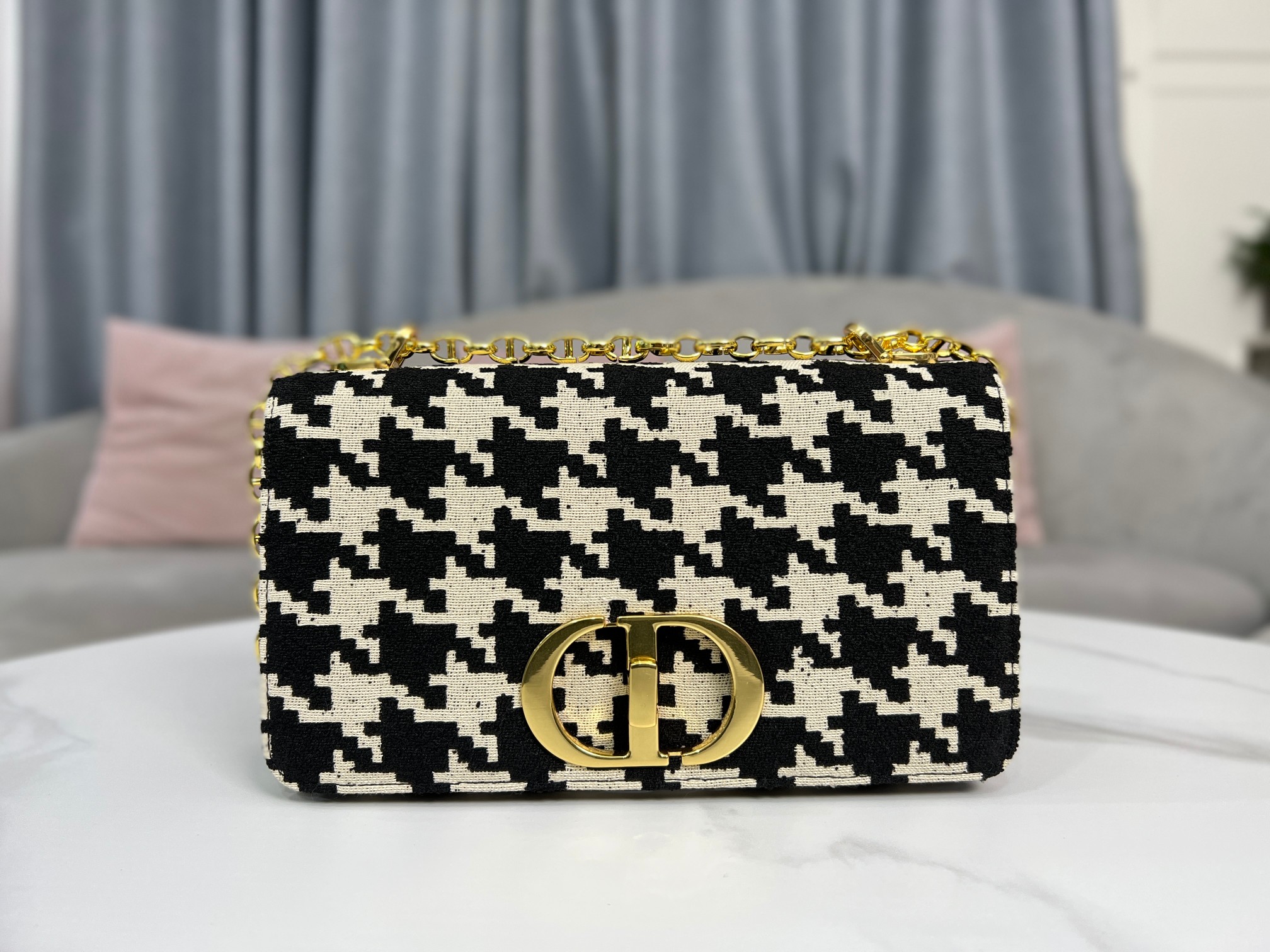 TOP Christian Dior Caro Bag - Houndstooth Pattern  25.5 x 15.5 x 8 cm - Black and White