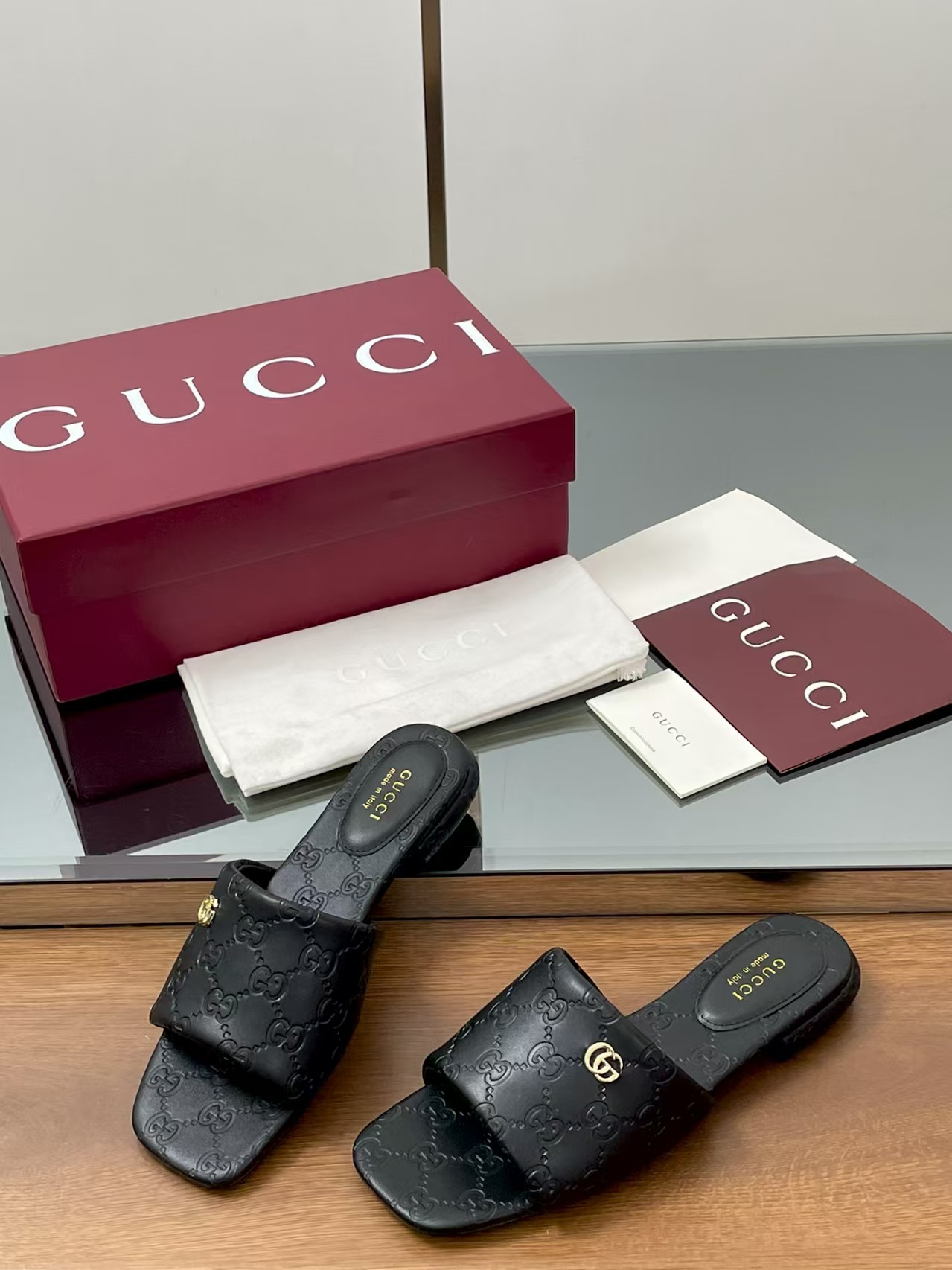 TOP GUCCI Double G Slippers - 2 Color