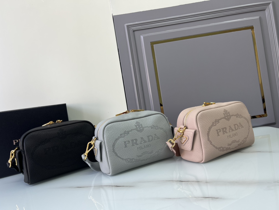 TOP PRADA Calfskin Carved Logo Crossbody Bags 20.5x13x8.5cm - 3 Colors