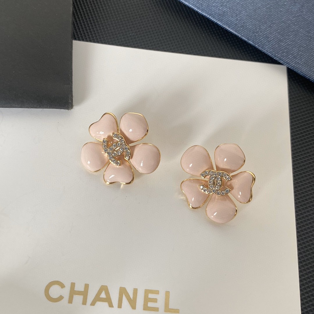 TOP CHANEL Flower Earrings