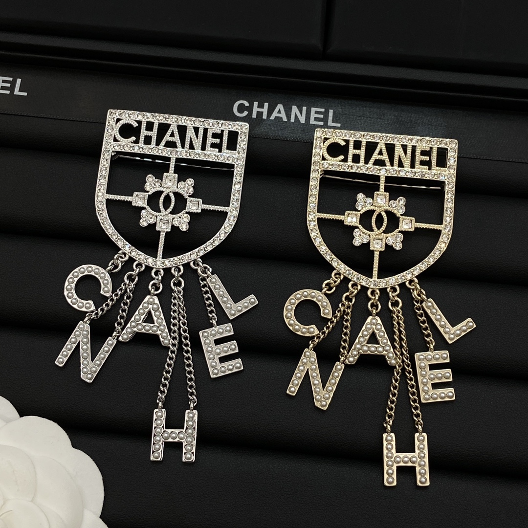 TOP CHANEL Brooch - 2 Color