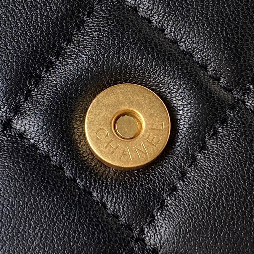 TOP CHANEL Retro Metal LOGO Lamb Leather Rhombus Bag 11.5×24×4.5cm - GHW&Black