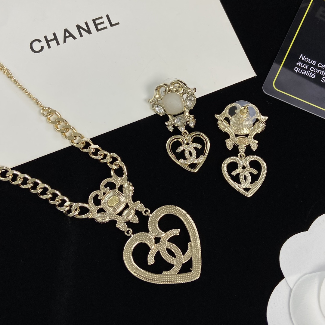 TOP CHANEL Necklace Earrings Set