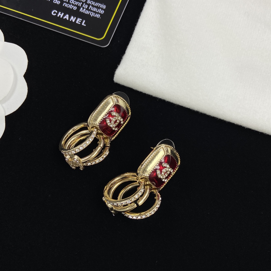 TOP CHANEL Crystal/Diamond Earrings - Red