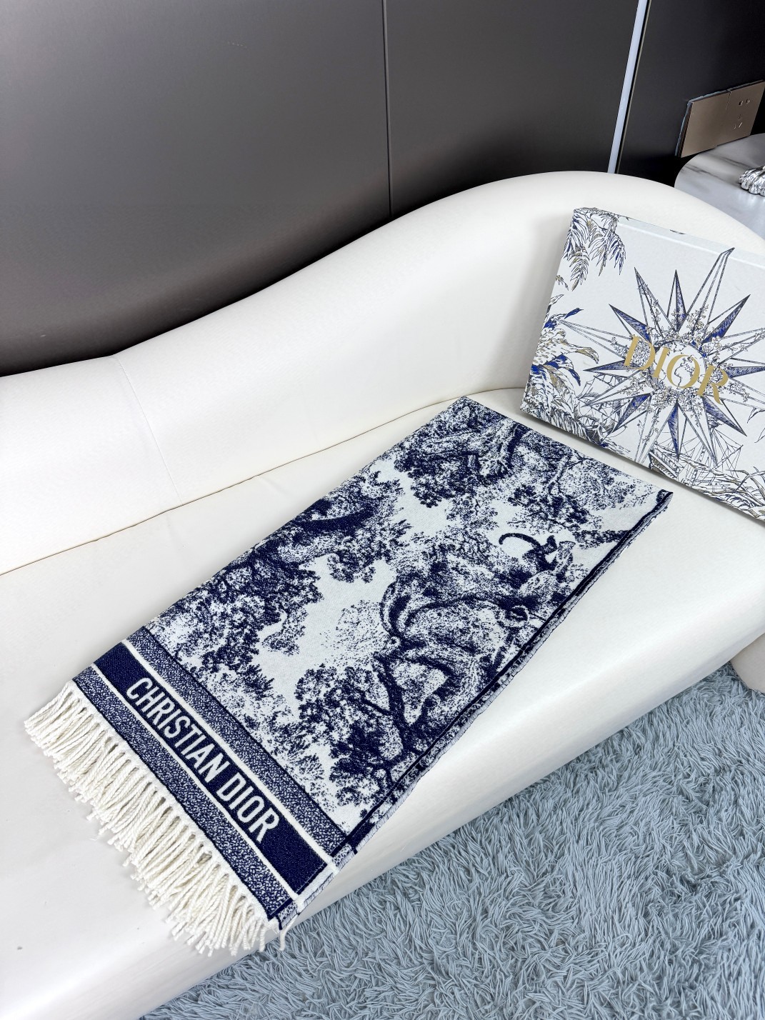 TOP Christian Dior Cashmere Scarf 140x140cm - Navy Blue/White