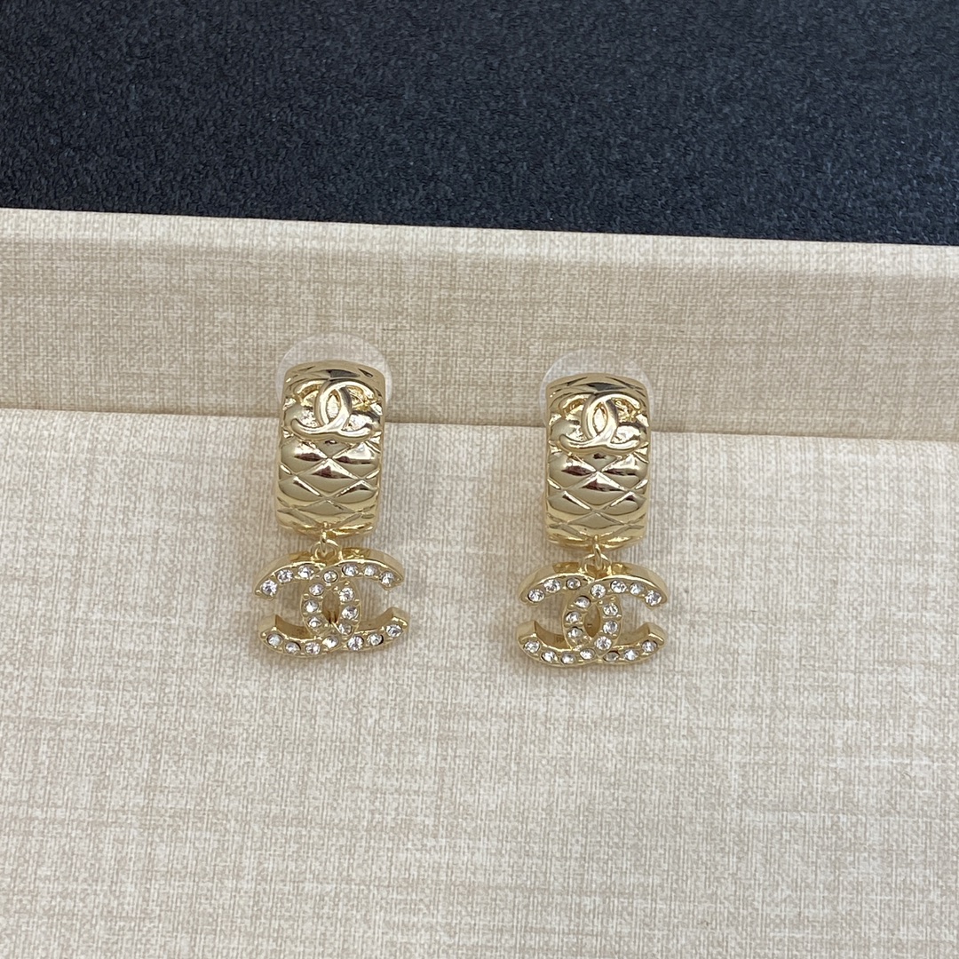 TOP CHANEL CC  Earrings- Gold