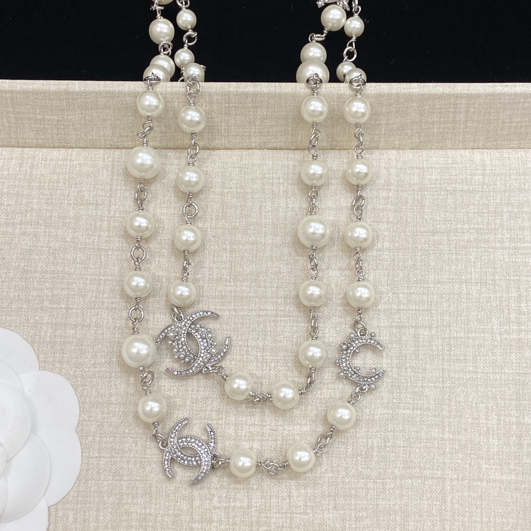 TOP CHANEL Sweater Necklace with Pearls - Silver