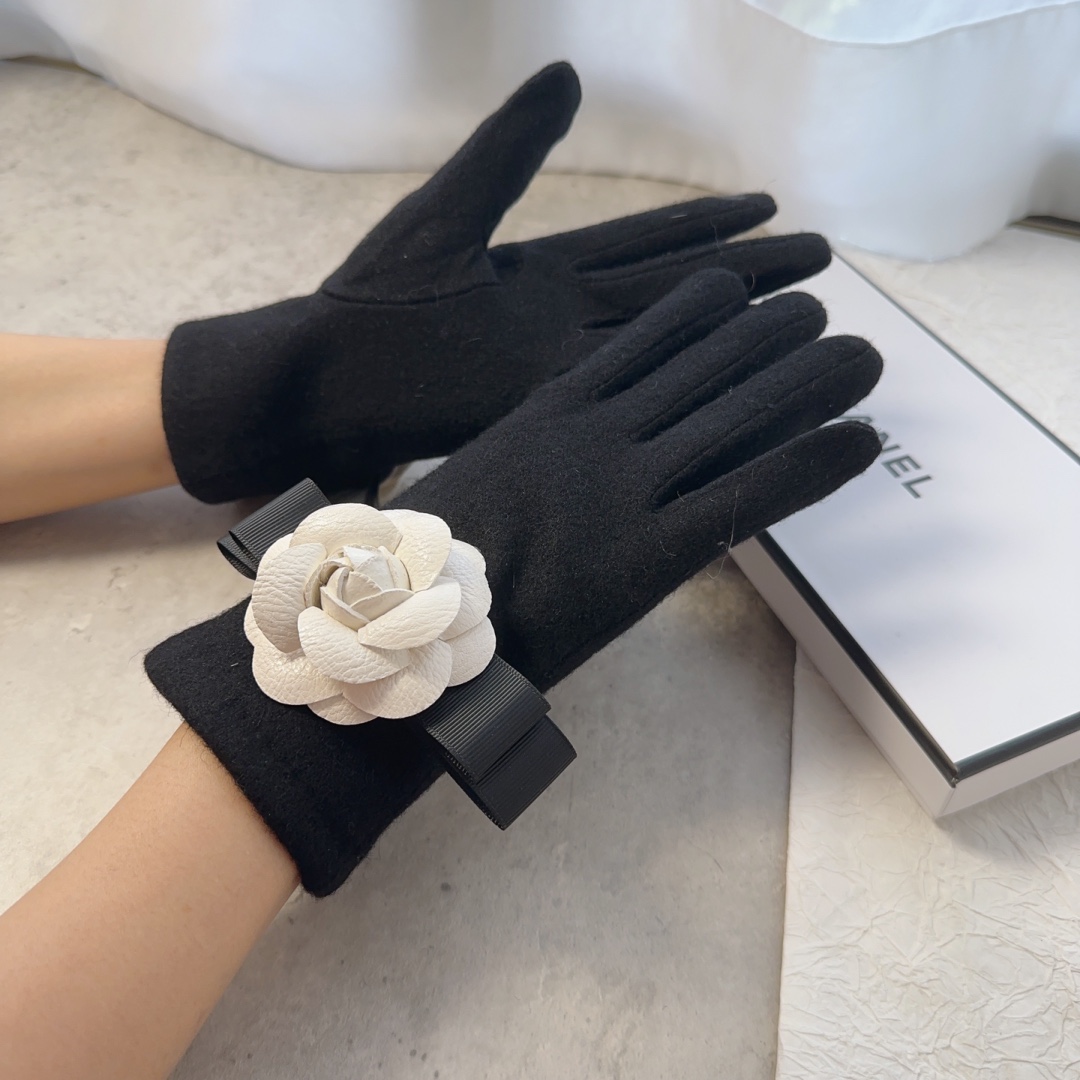 TOP CHANEL  Wool Gloves For One Size - Black& White