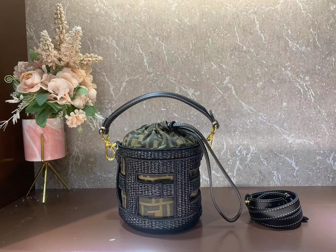 TOP FENDI Step Out Straw Material Small Bucket Bag - Four Colors