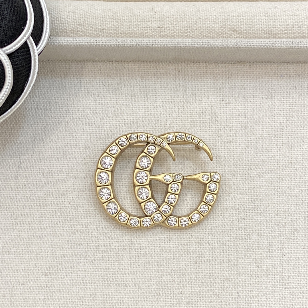 TOP GUCCI GG Brooch - Gold