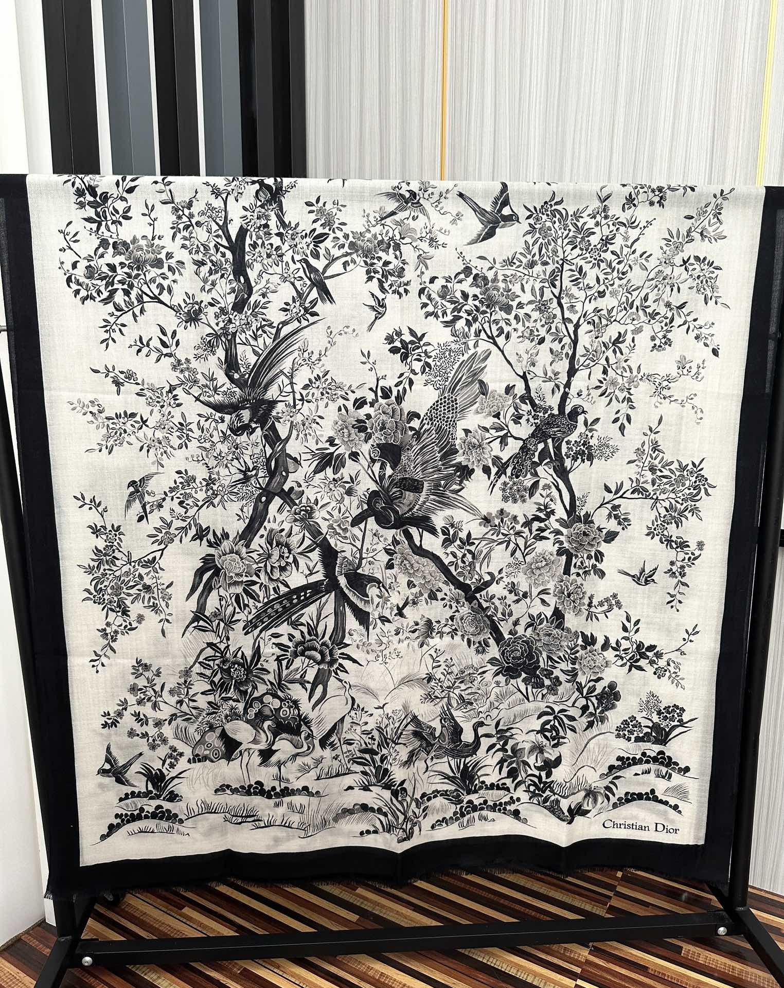 TOP Christian Dior Nature Scene of Birds and Flowers Patterned Fleece Scarf 100 x 200 cm - 2 Colors