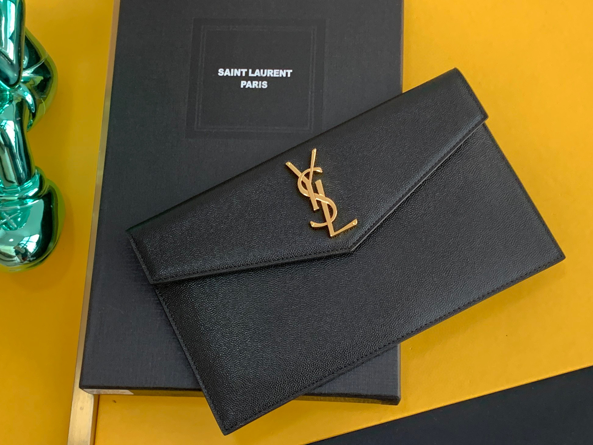 TOP Yves Saint Laurent YSL UPTOWN Pouch In Grain Leather- Black