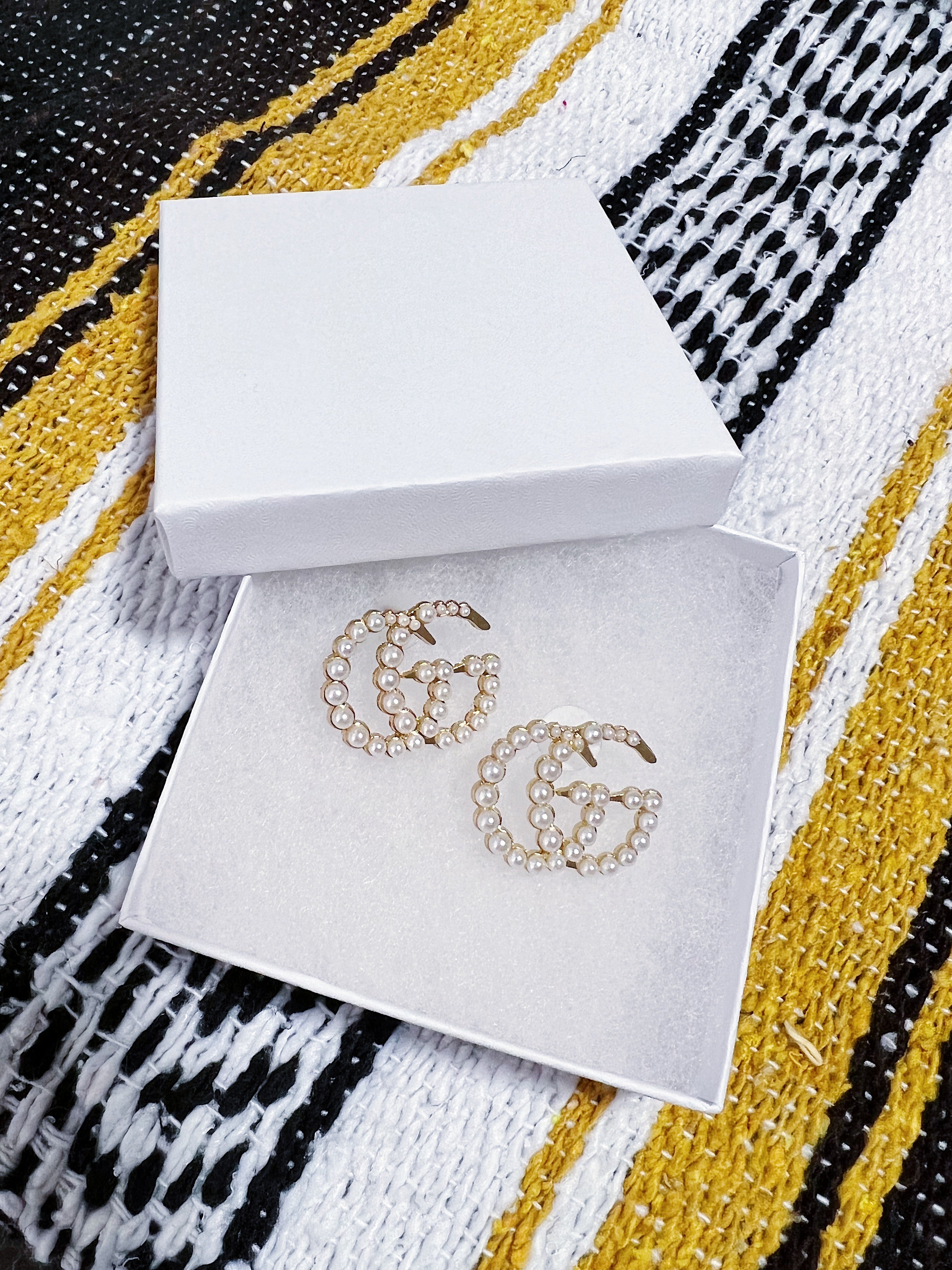 TOP GUCCI Stud Pearl Earrings