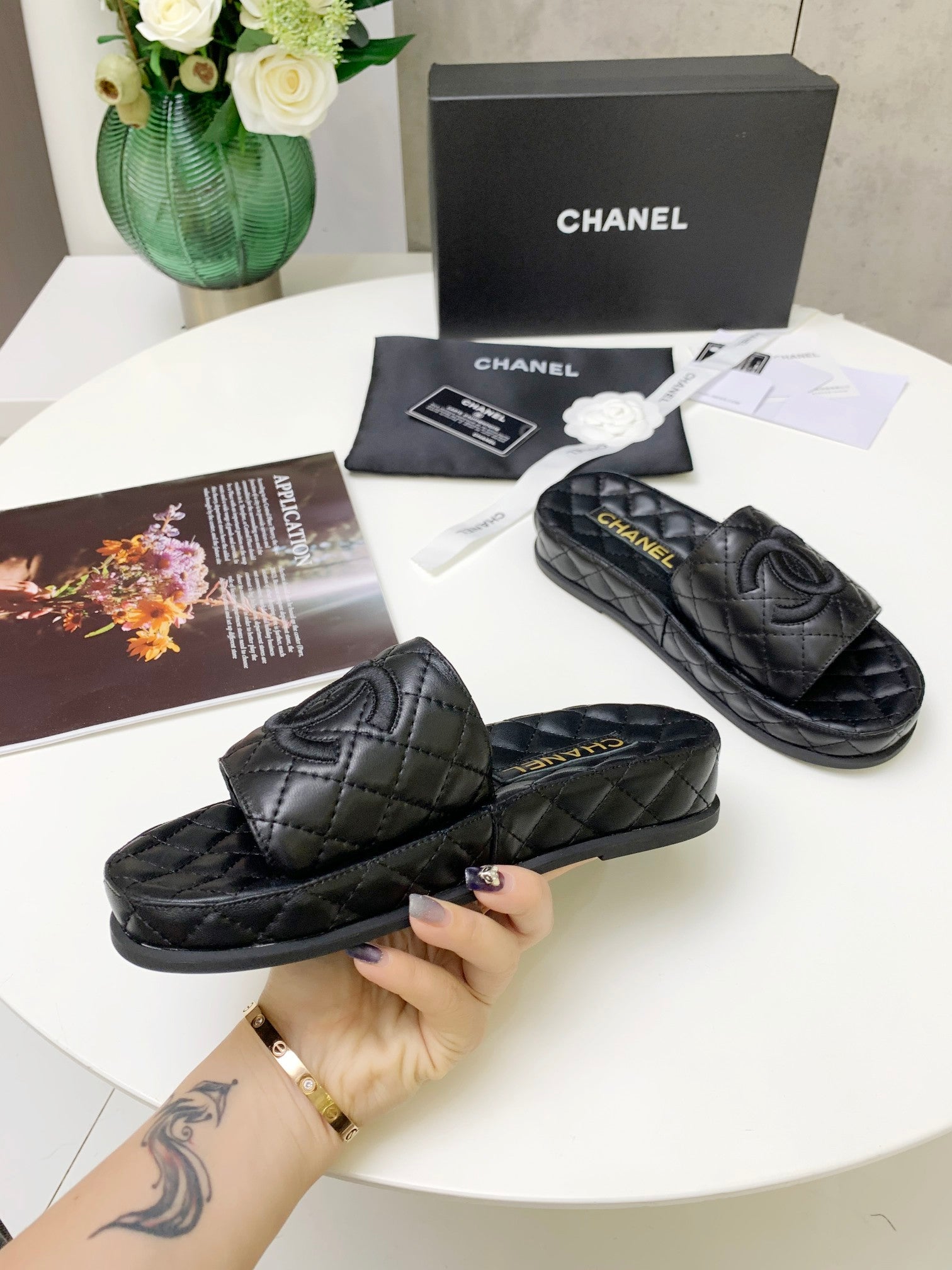 TOP CHANEL Quilted Embroidery Double C Slides - Black